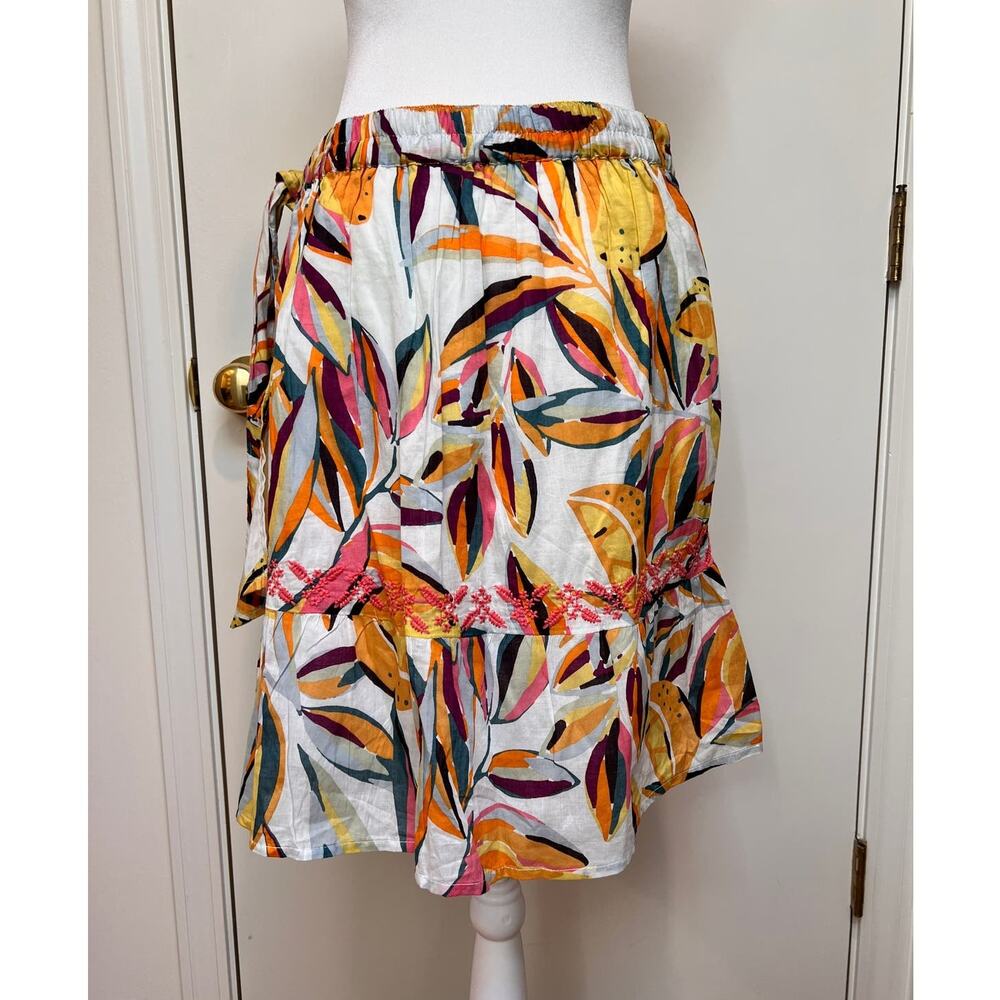 C&C California White Mini Skirt with Multicolor Leaf Print